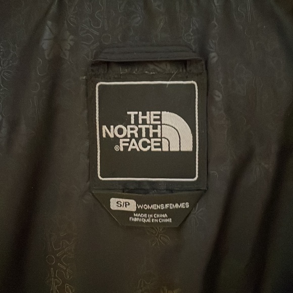 The North Face | Women’s 600 Goose Down Puffer Jacket - Picture 9 of 13